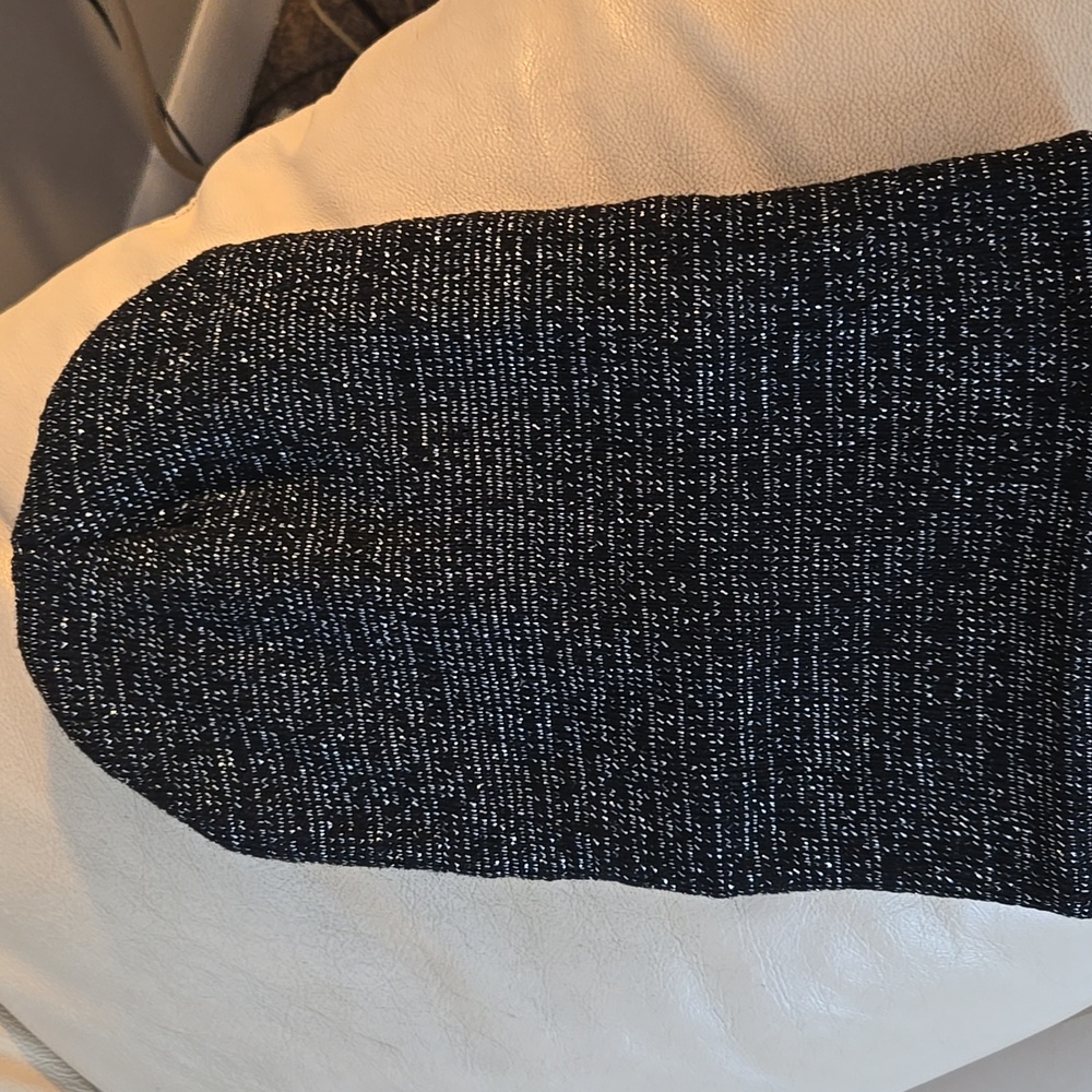 Women Shine Beanie Hat 🖤 PRE LOVED